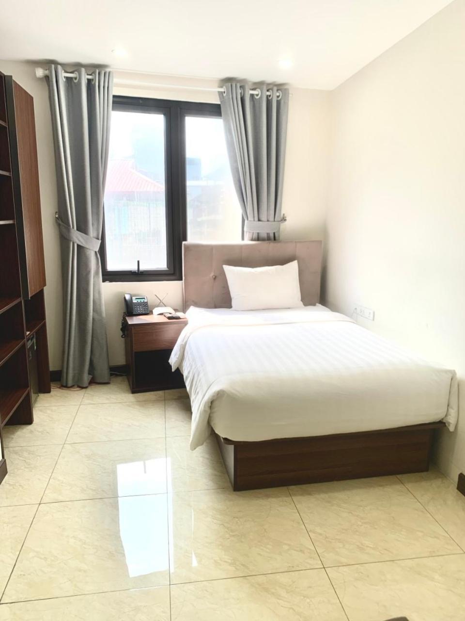 K Business 1 Hotel My Dinh 미딩 Hanoi Exteriör bild